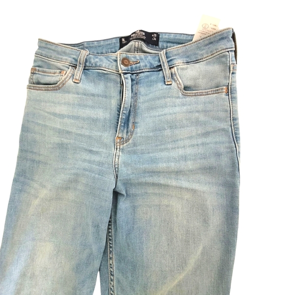 Hollister. High Rise Medium Wash Flare Jeans. Size 9 Long - Picture 11 of 11